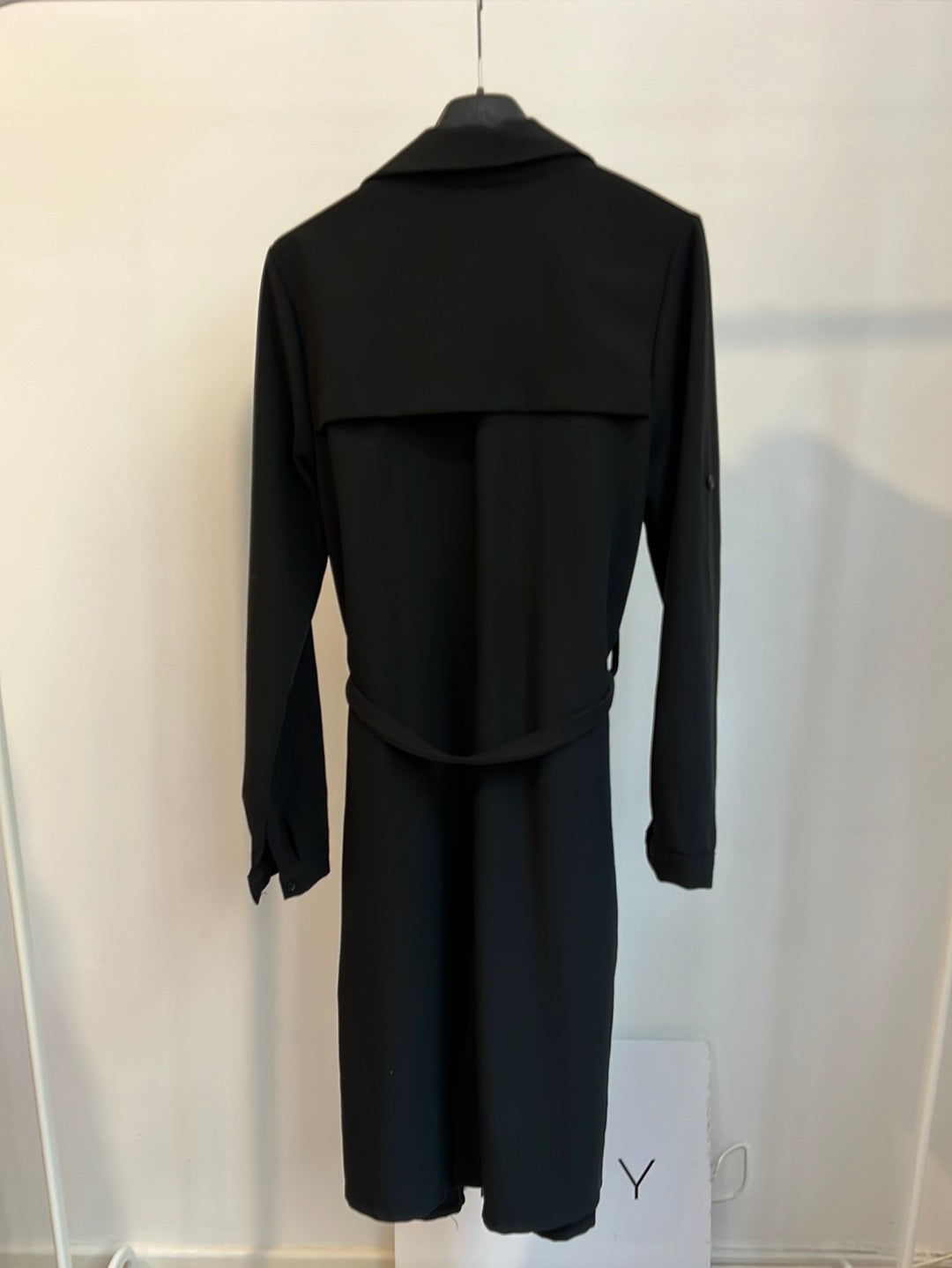 MULAYA. Chaqueta negra fluida de entretiempo. TU