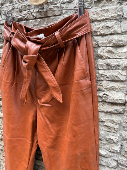 ANTIK BATIK. Pantalón camel pinzas