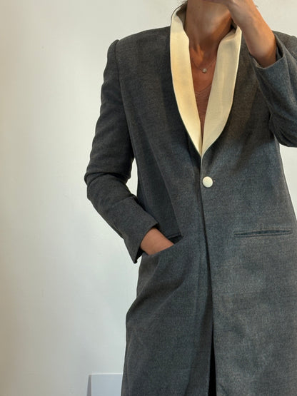 MAQUIS AND CO. Abrigo largo gris solapa