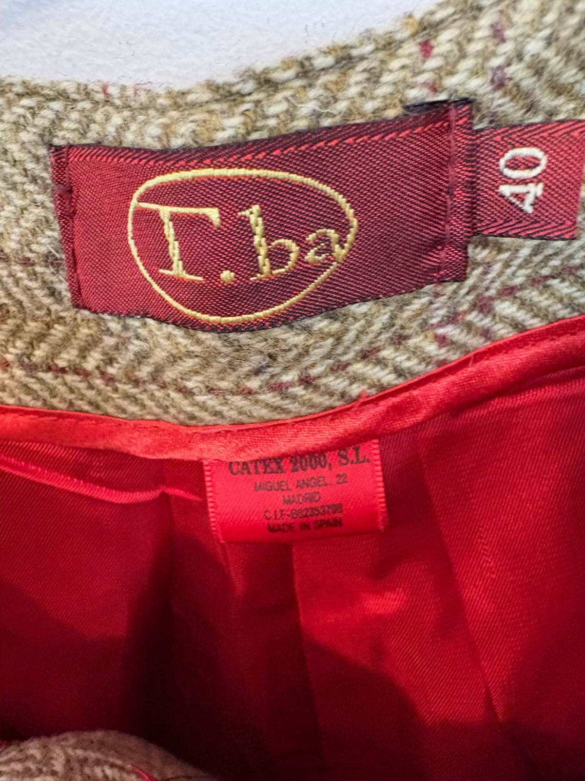 TBA. Pantalón cropped lana espiga