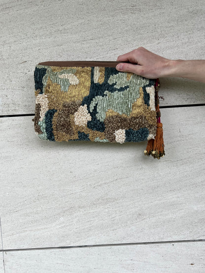 ZARA. Cartera de mano texturas