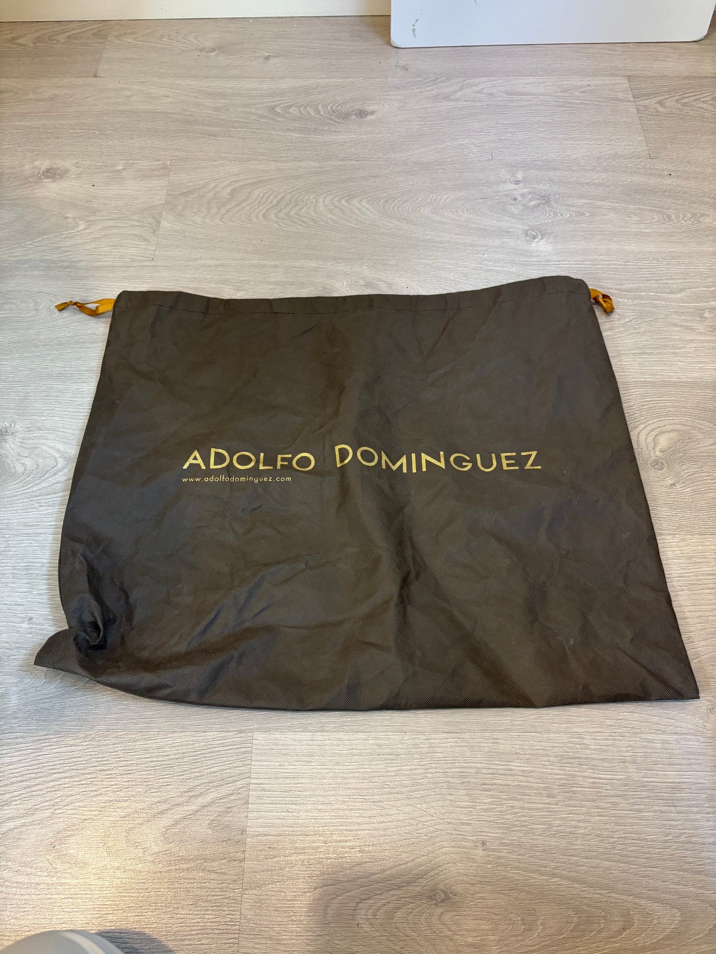 ADOLFO DOMINGUEZ. Bolso piel azul doble asa