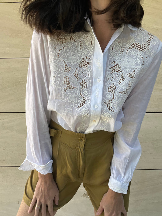 ZARA. Blusa blanca bordada T.xs