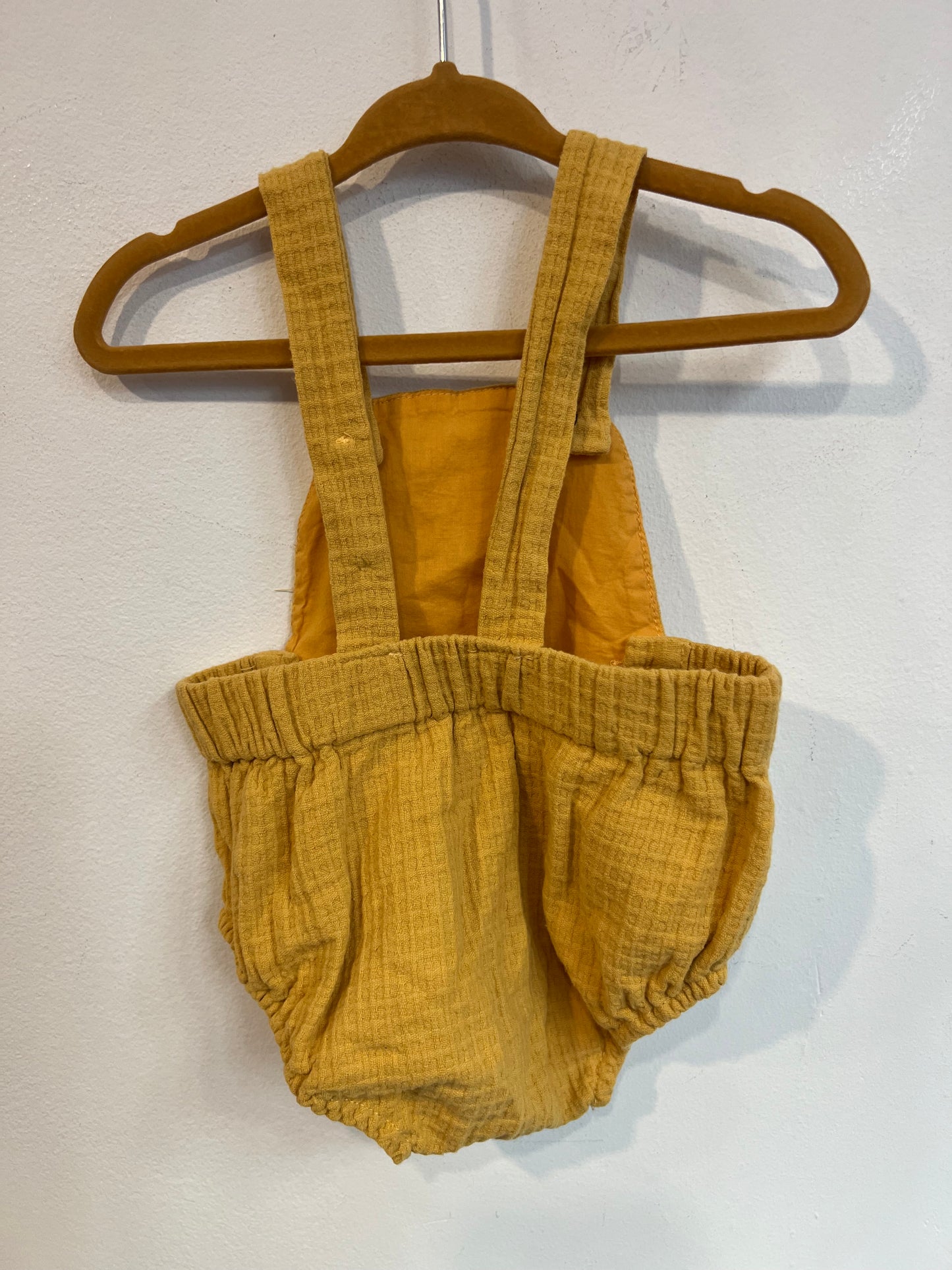 COCONUT. Ranita textura mostaza. T 3-6 meses