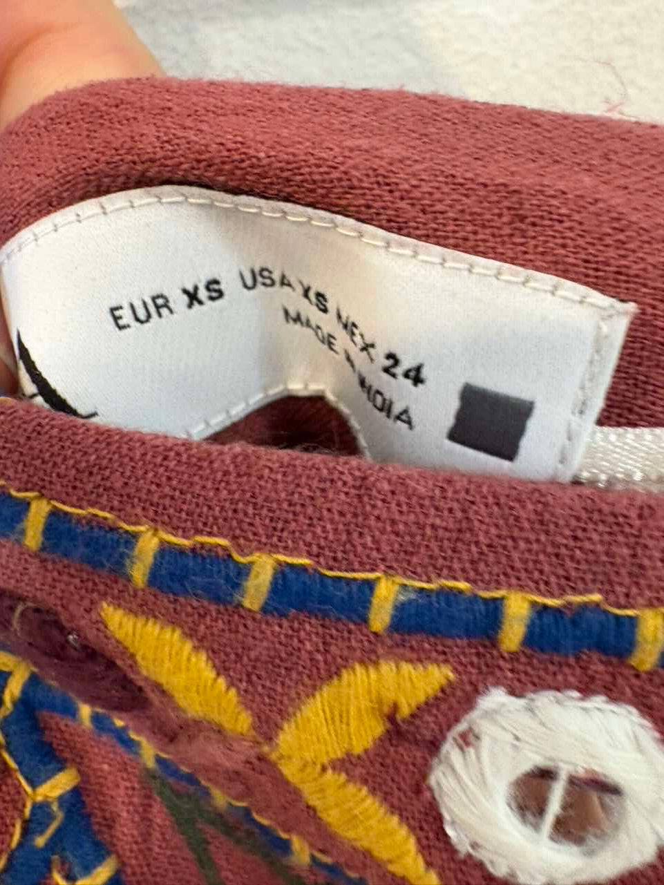 ZARA. Pantalón corto abalorios