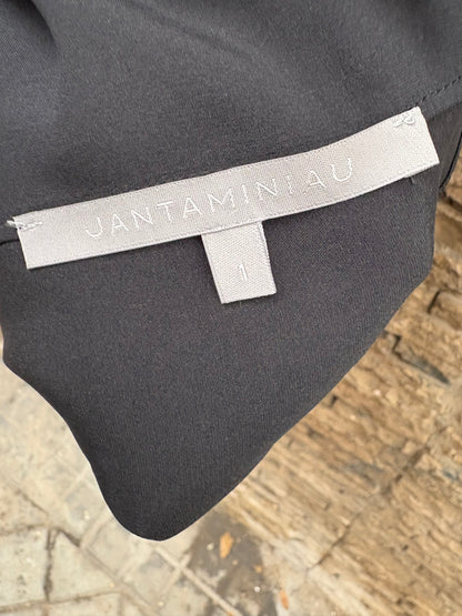JANTAMINIAU. Top negro seda detalle cuello