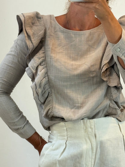 GINETTE GARDE. Blusa gris volantes T.s