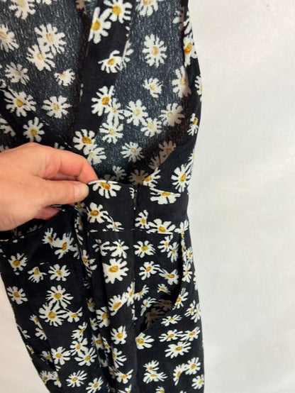 OTRAS. Mono negro micro pana y margaritas. T M