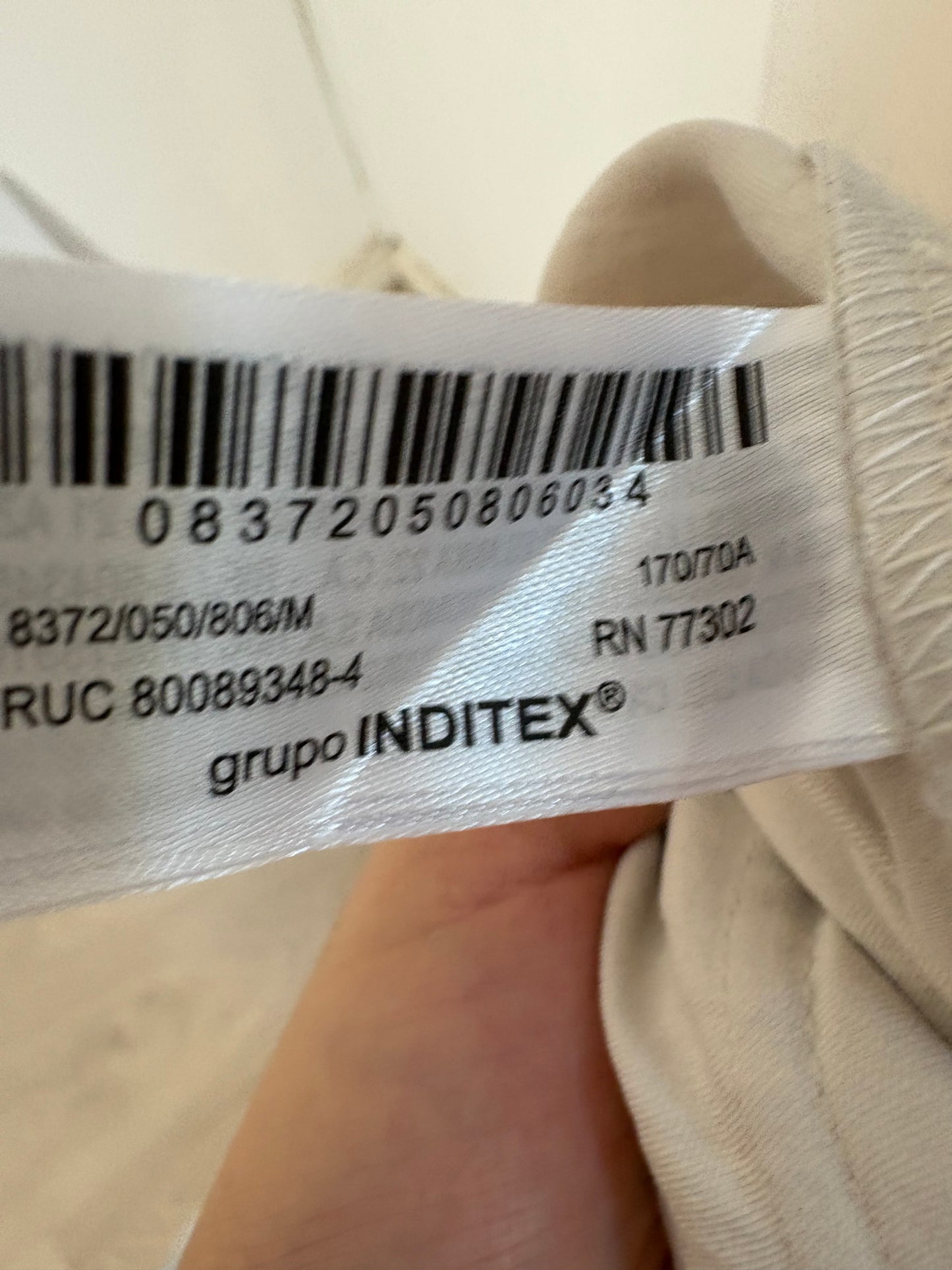 ZARA. Pantalón fluido beige. T M