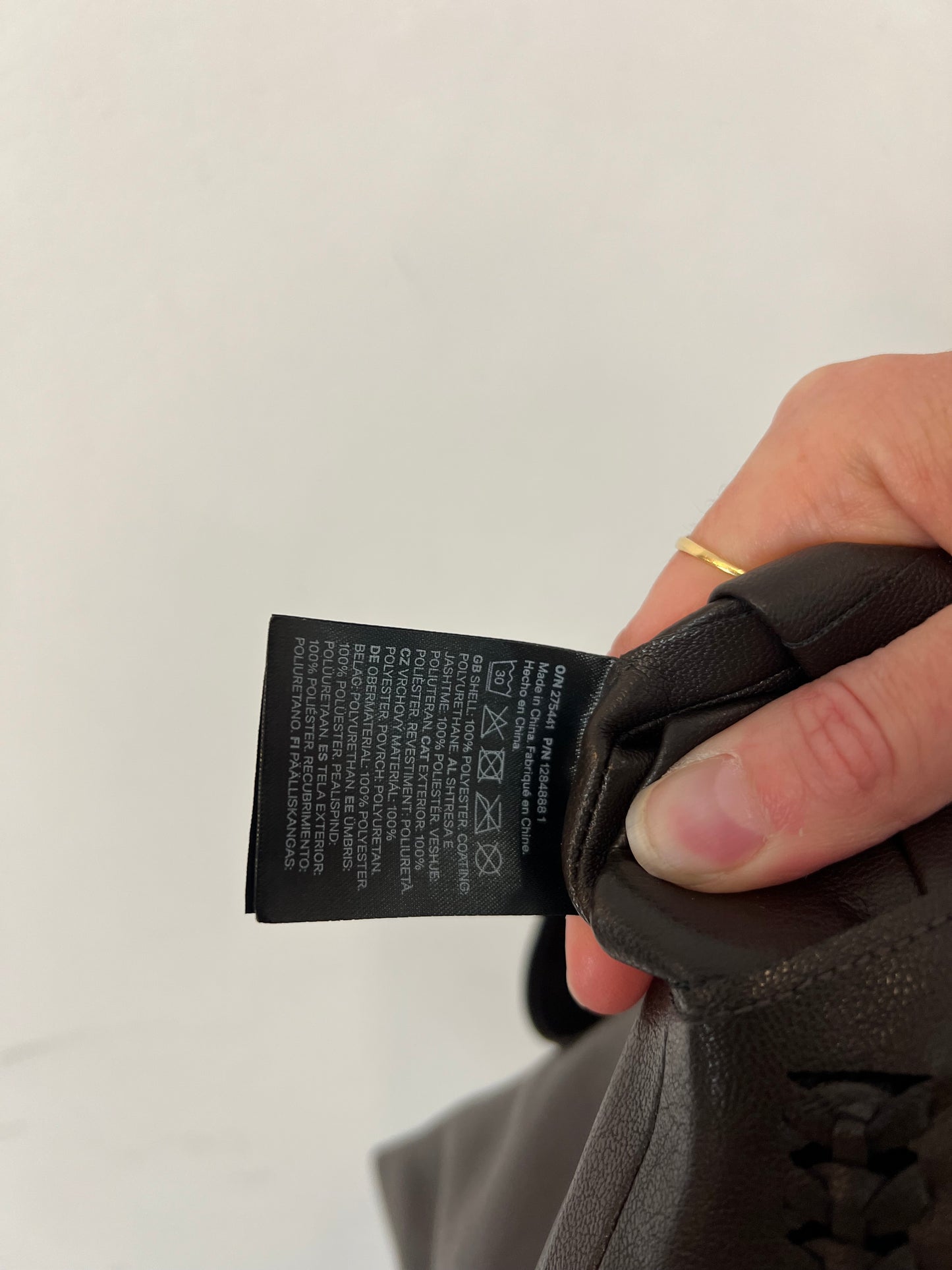 H&M. Vestido corto piel marrón