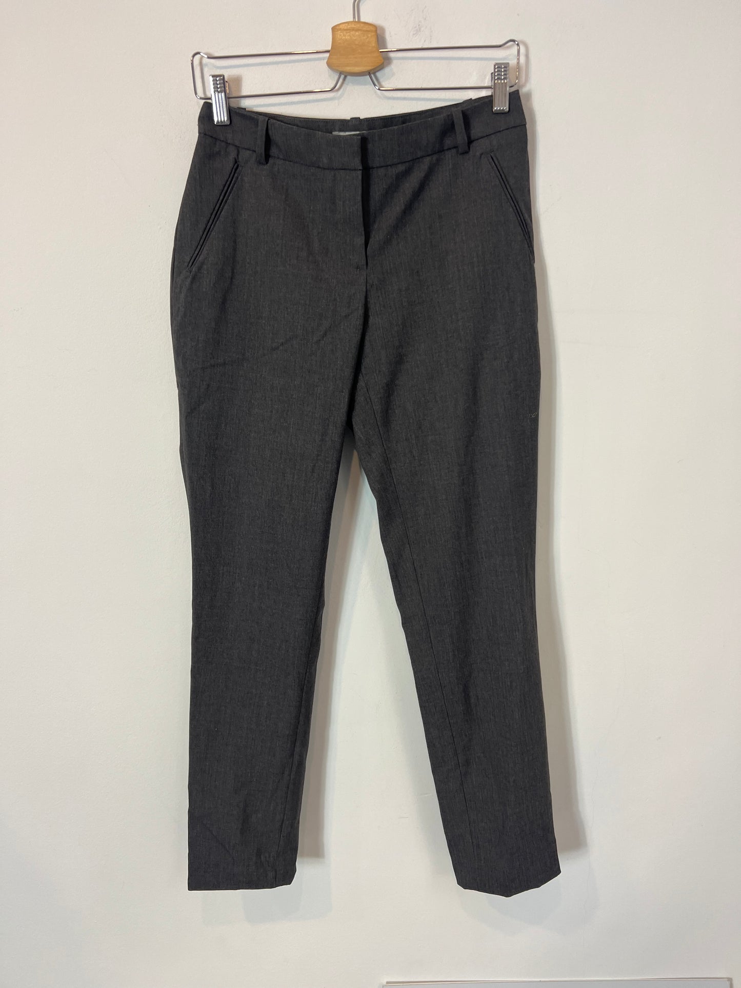 H&M. Pantalón gris formal T.36