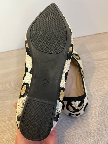 OTRAS. Zapato plano textura animal print. T 39