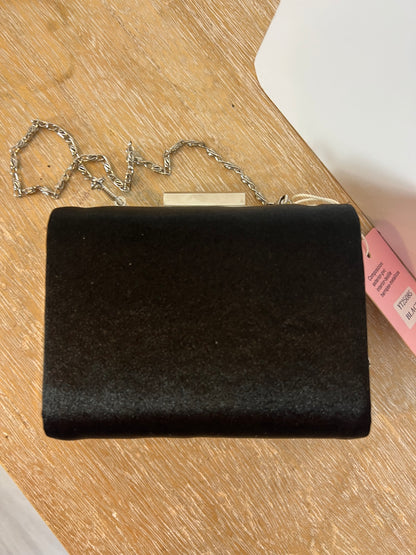 OTRAS. bolso mini negro trenzado