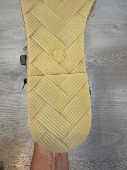 ULANKA. Sandalia piel beige. T 40