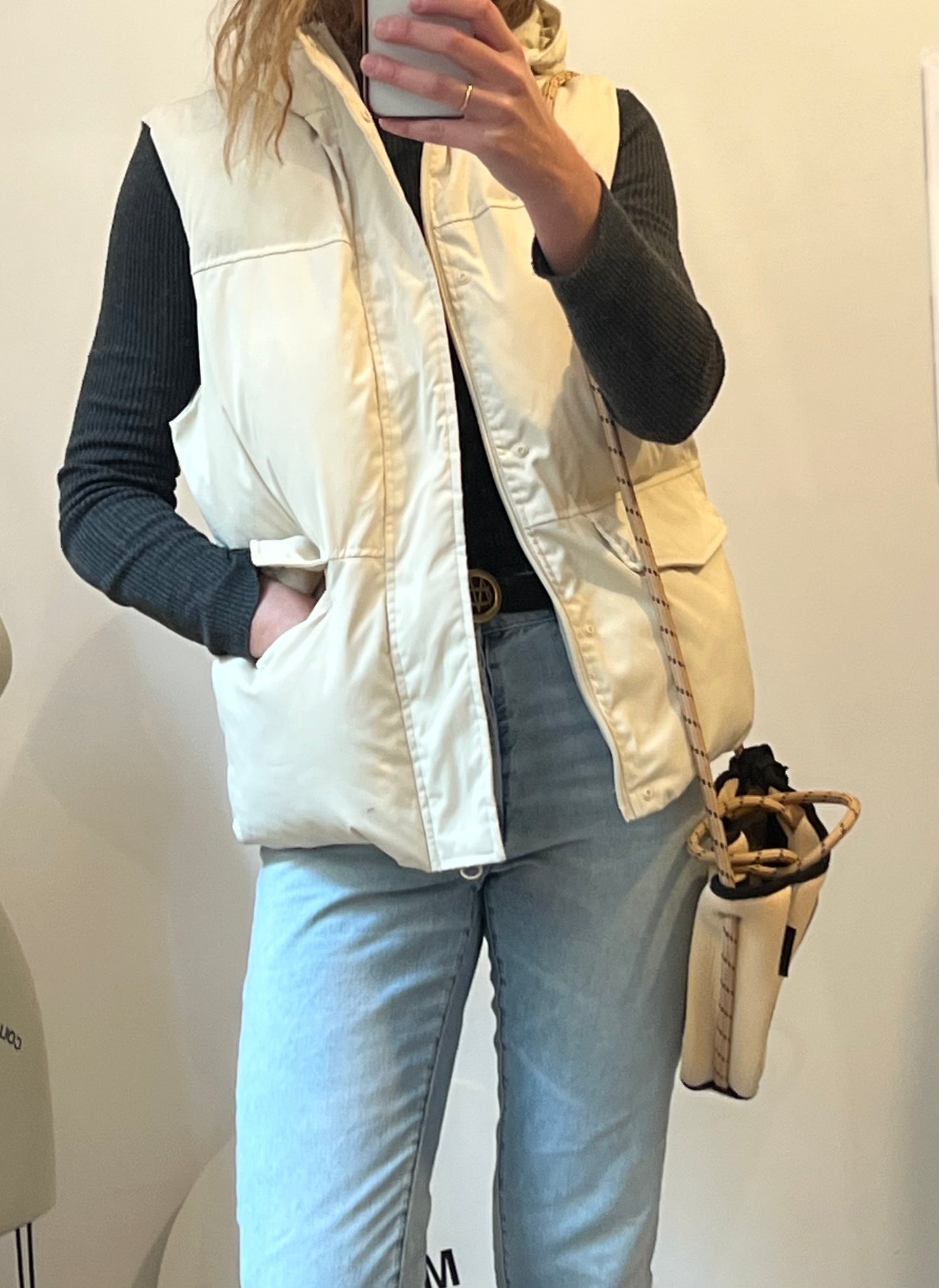 ZARA. Plumas sin mangas beige. T M