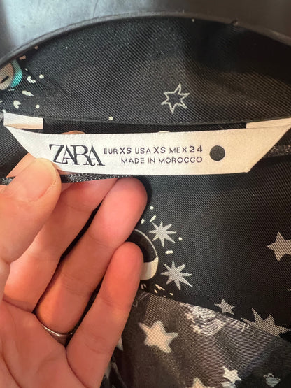 ZARA. Black printed blouse T.xs