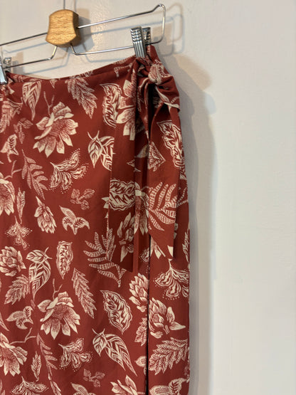 THE NEW SOCIETY. Conjunto blusa y falda cruzada