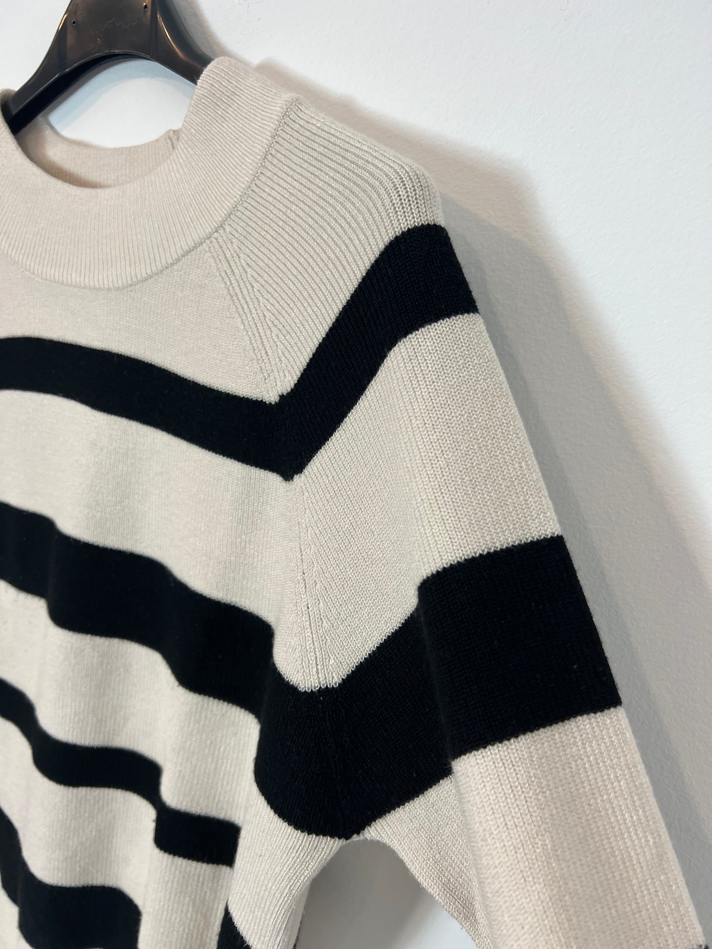 EASY WEAR. Striped perkins collar sweater. TL (S)