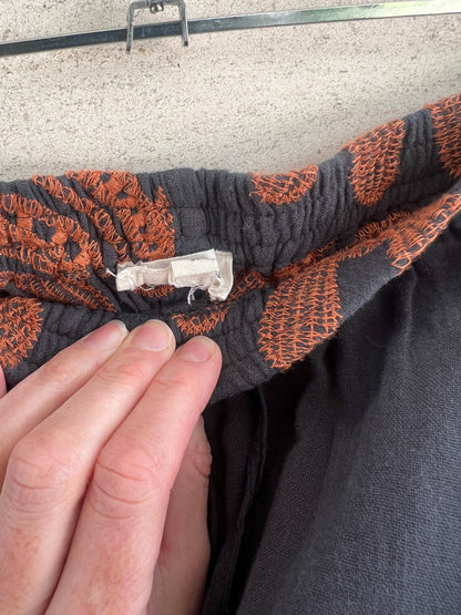 NOCOLÍ. Pantalón gris bordado  T.34