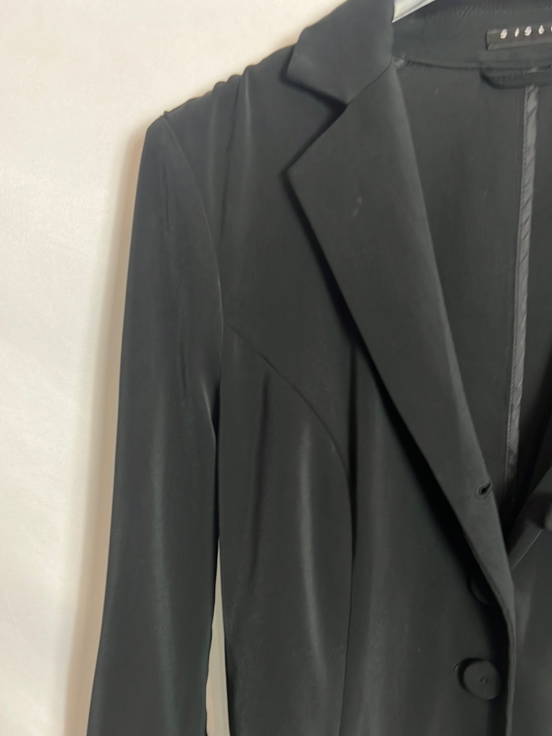 SISLEY. Blazer negra ajustada. T M