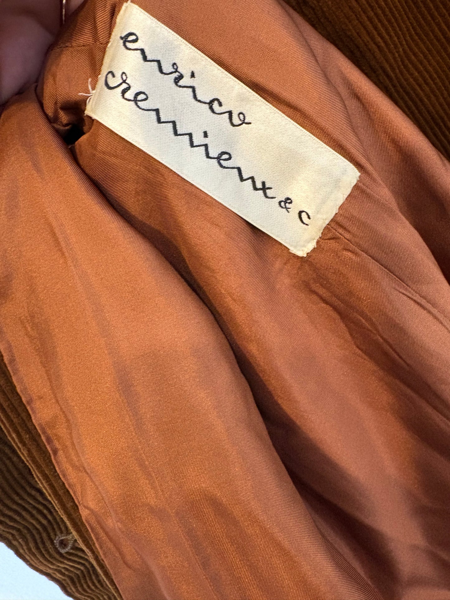 OTRAS.Abrigo  marrón textura vintage