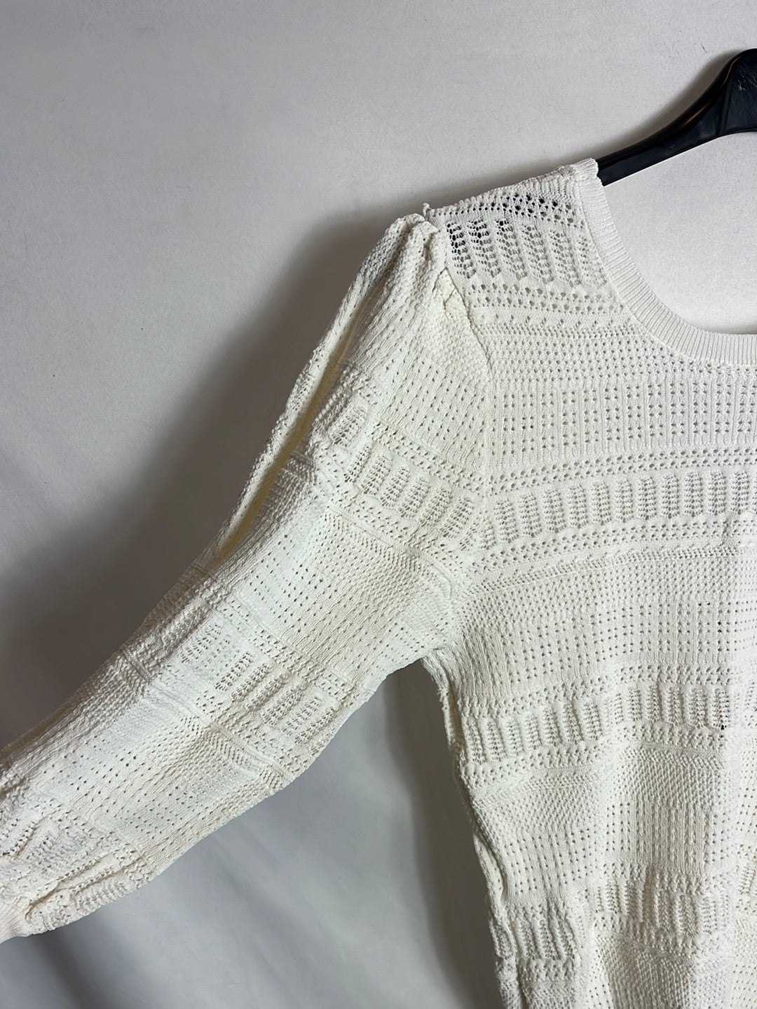 MANGO. Top blanco troquelado espalda T.s