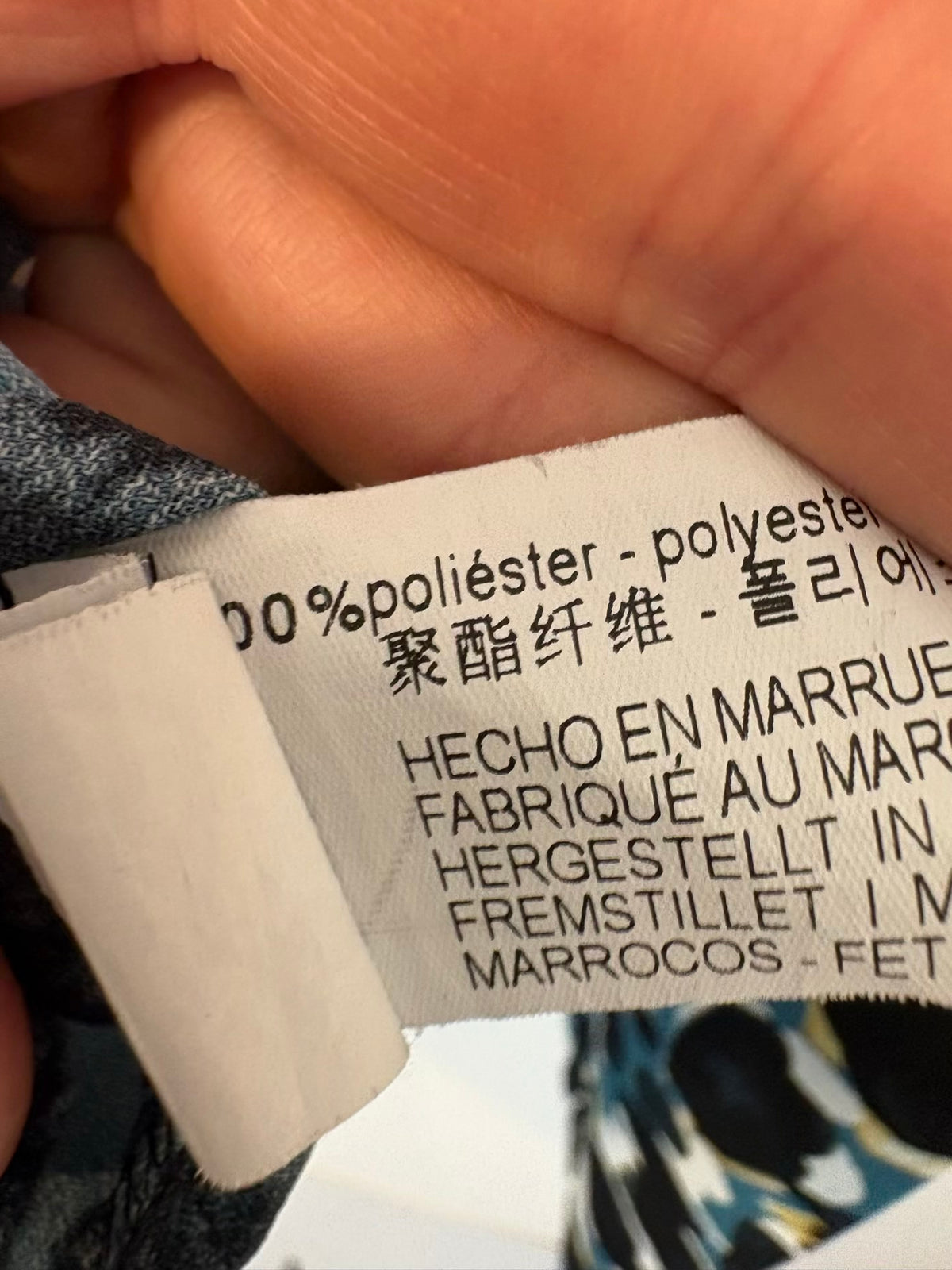 ZARA. Blusa estampada detalle cuello