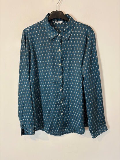 NOON. Blusa  satinada azul estampada