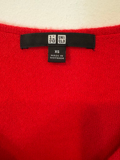 UNIQLO. Red wool V-neck sweater. XS