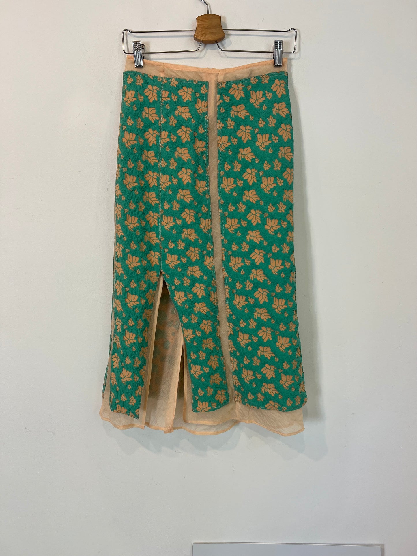 ZARA. falda verde hojas doble textura T.xs