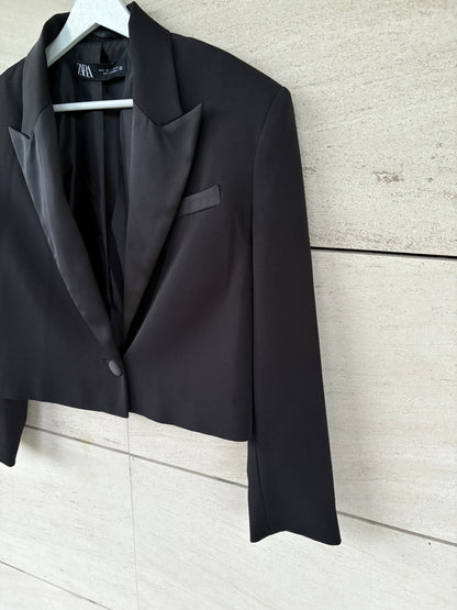 ZARA. Chaqueta cropped raso