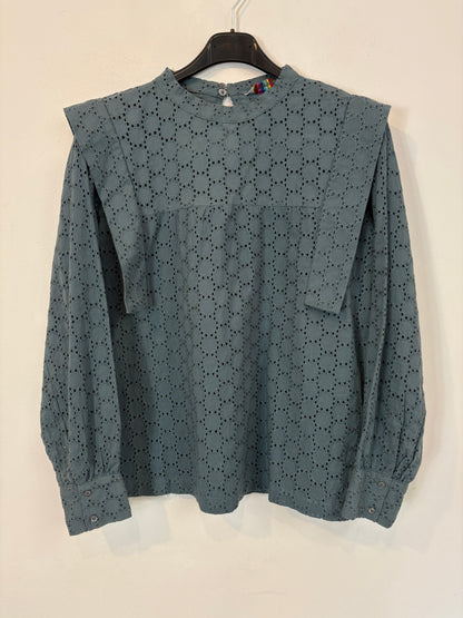 COMPAÑÍA FANTÁSTICA . Blusa azul bordados