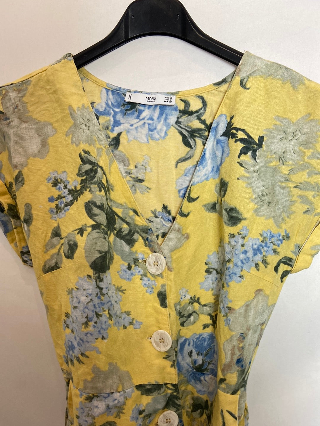 MANGO. Mono corto amarillo estampado T.XS