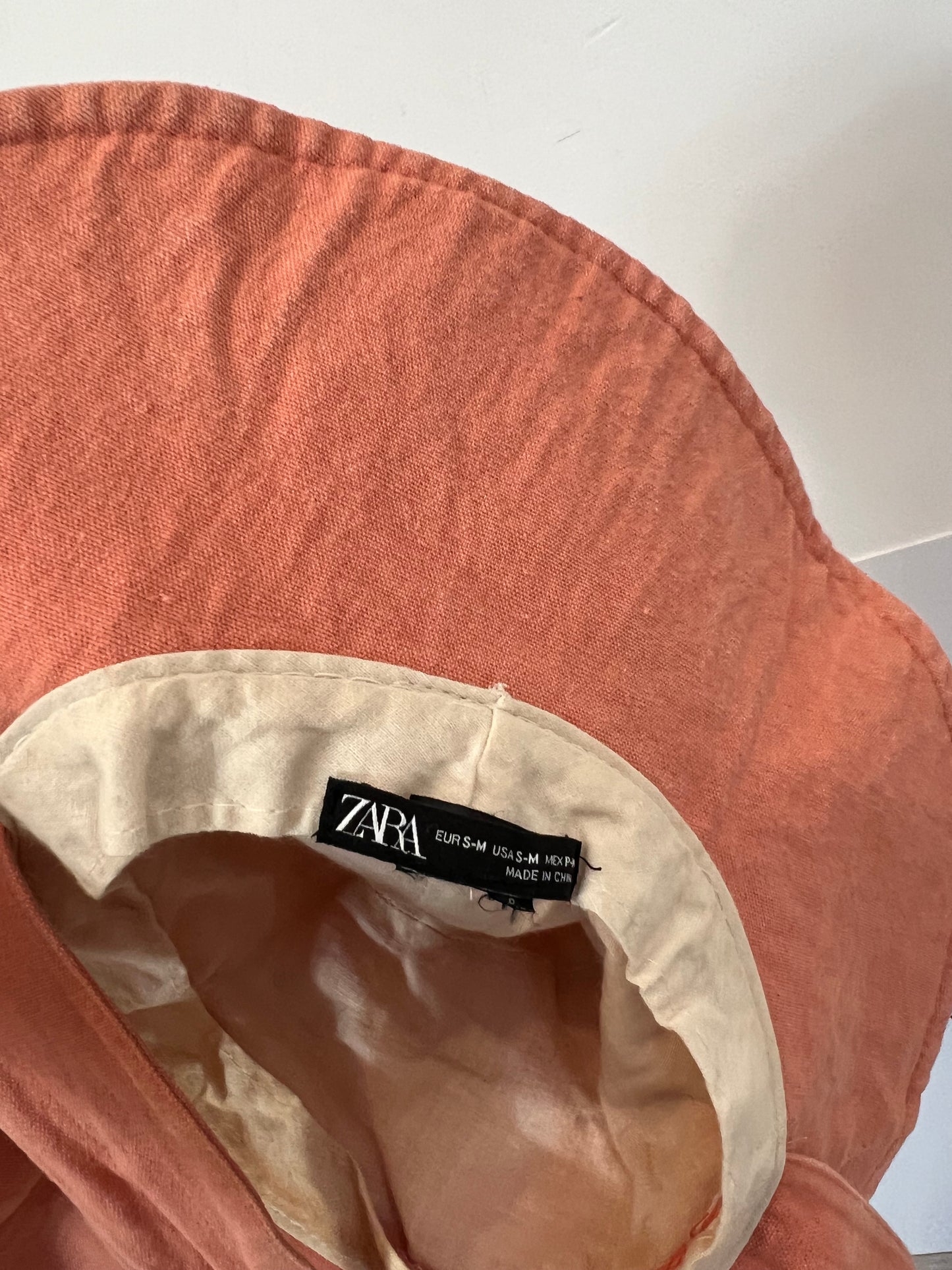 ZARA. Bucket naranja T.s-m