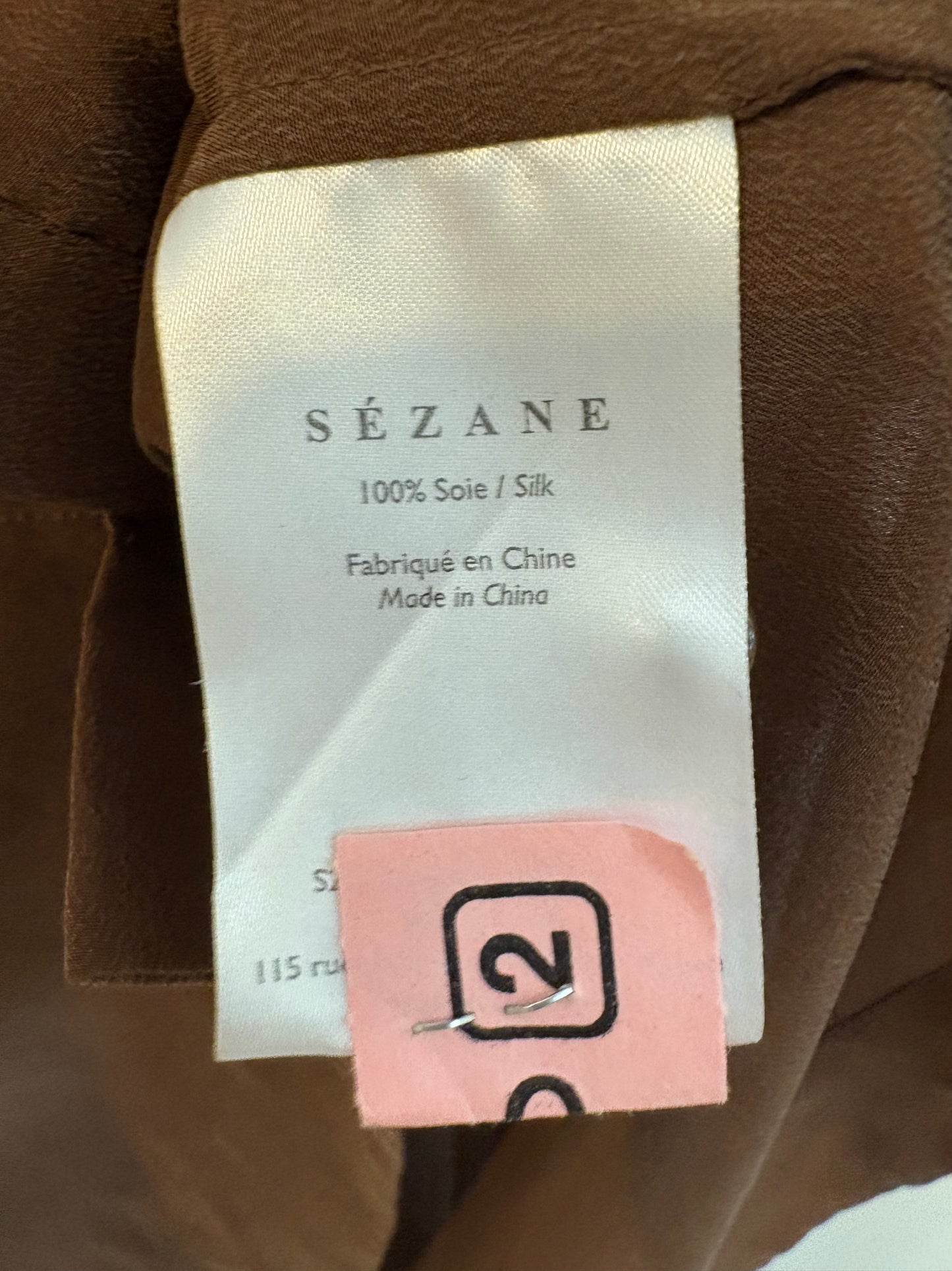 SÉZANE. Top marrón seda