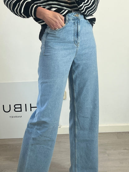 ZARA. Pantalón pata ancha ligero. T 36