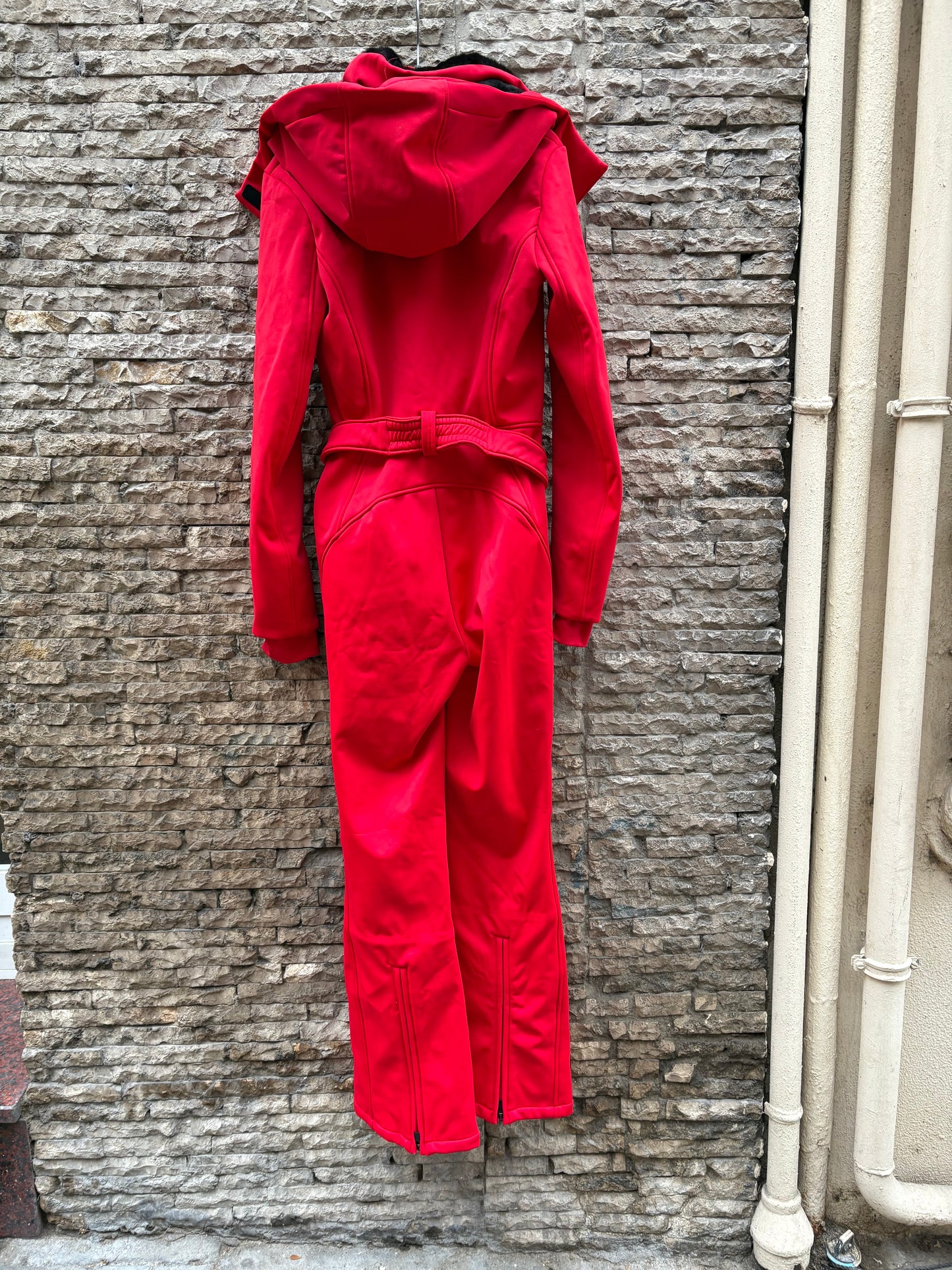 OYSHO. Mono rojo ski