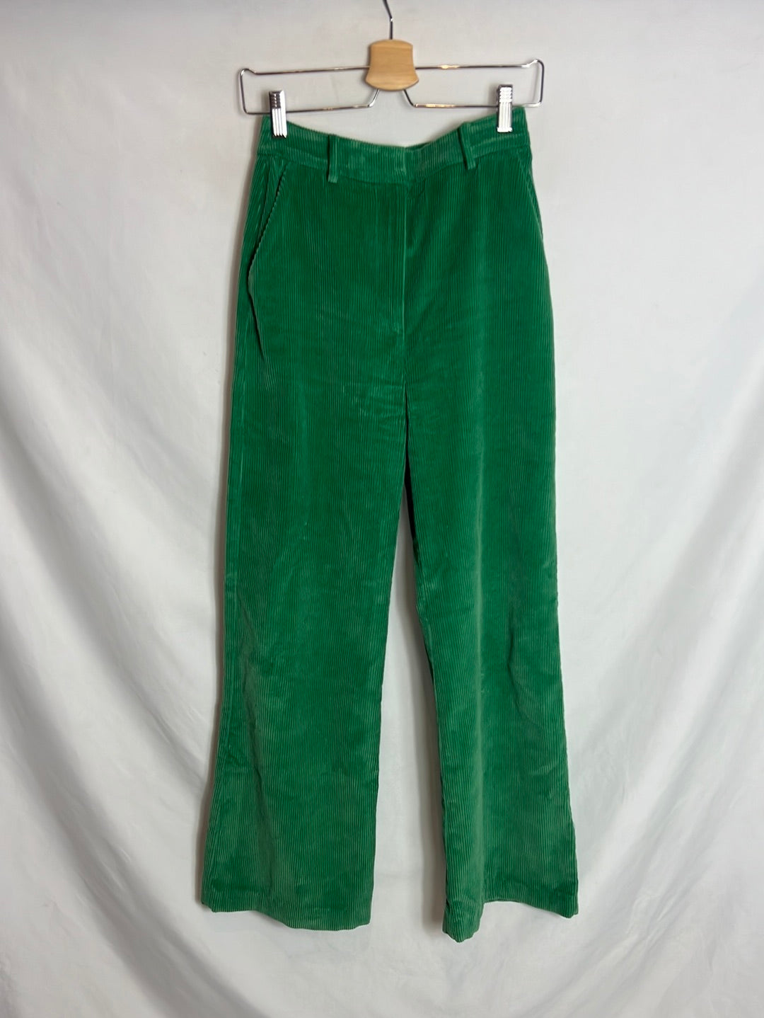 SEZANE. Pantalón ancho verde pana T.34