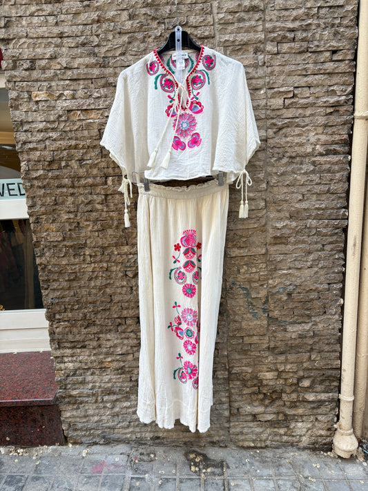 ANTIK BATIK. Conjunto top y falda bordados