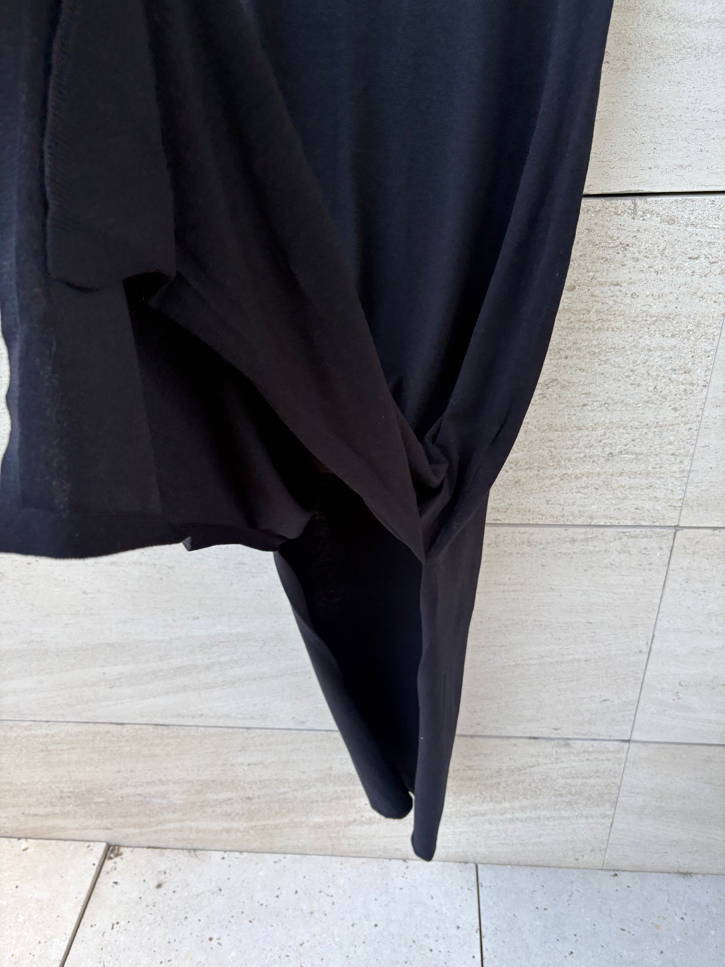 MASSIMO DUTTI. Vestido largo negro hilo
