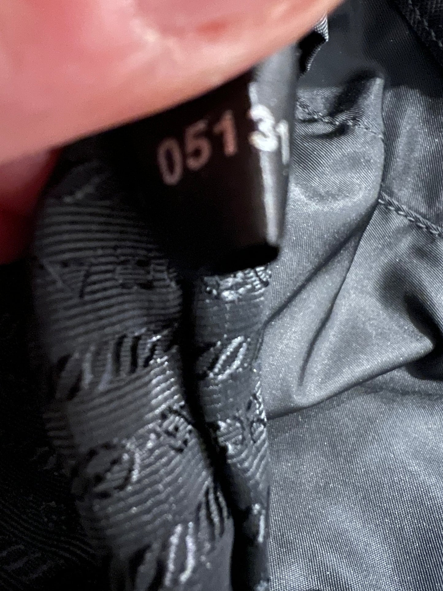 PRADA. Mochila negra detalle bolsillo