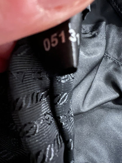 PRADA. Mochila negra detalle bolsillo