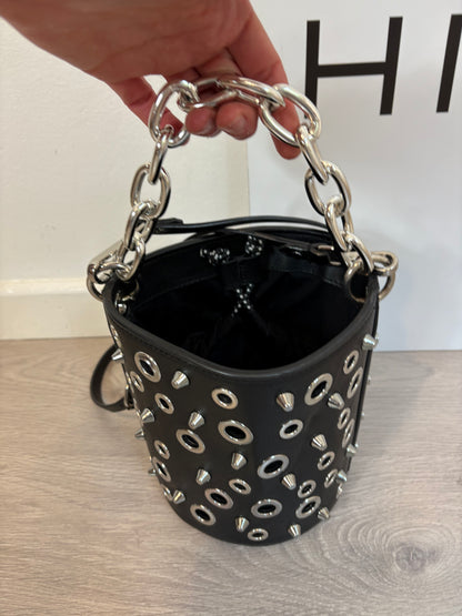 ZARA. Bolso negro tachuelas