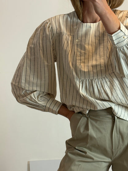 INTROPIA. Blusa beige rayas con lino