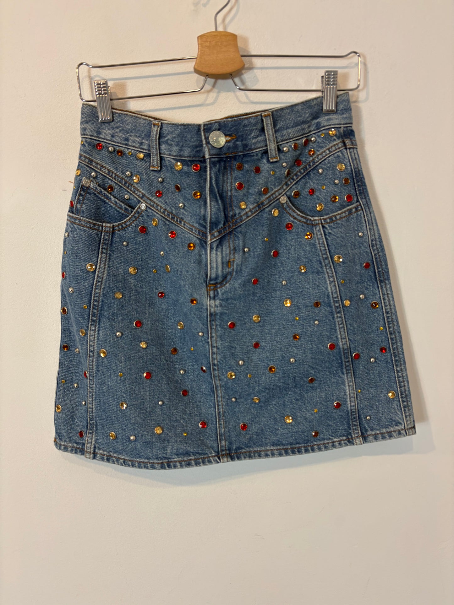 SANDRO. Falda denim abalorios