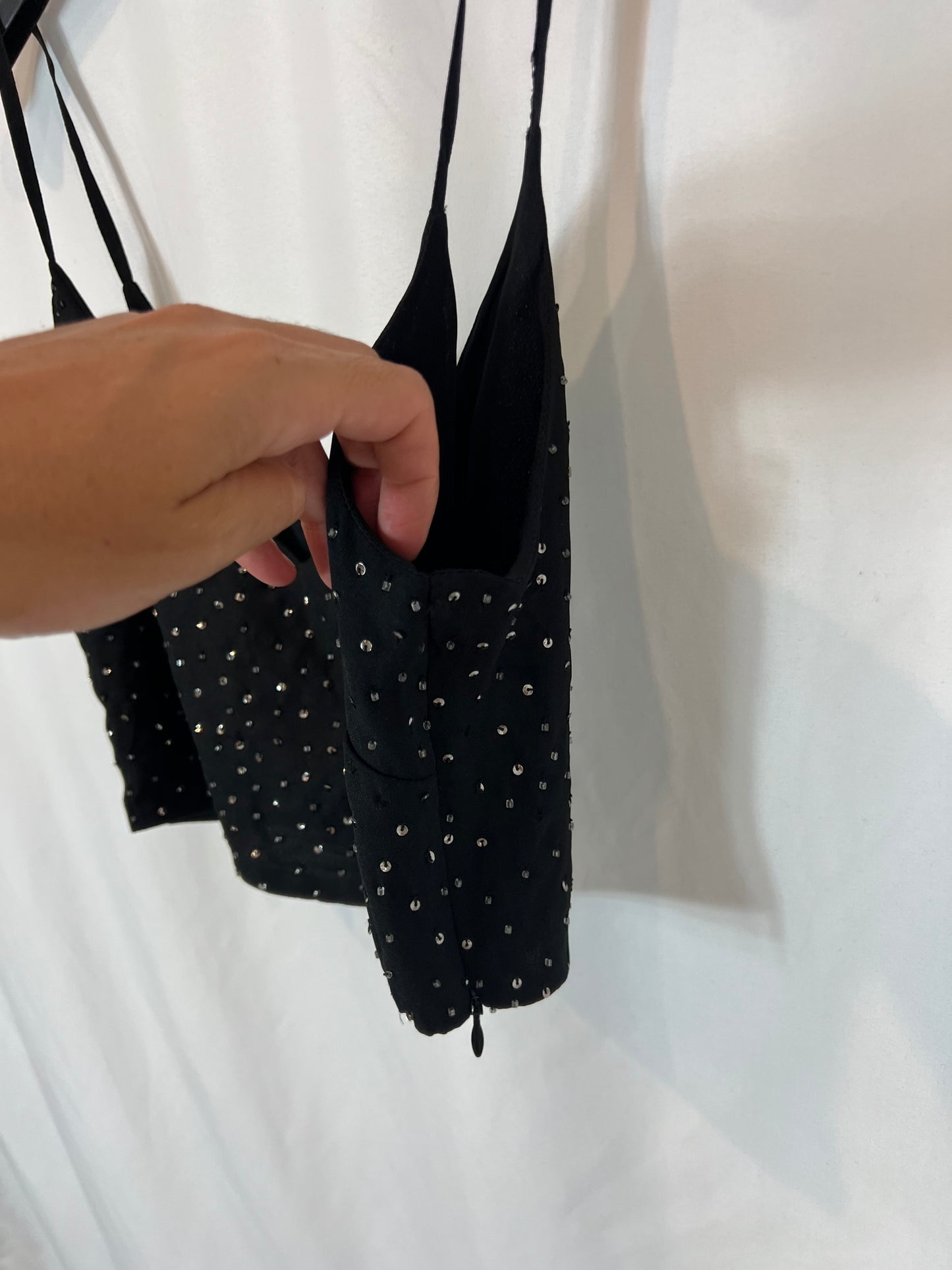 ZARA. Crop top negro pedrería. T XS