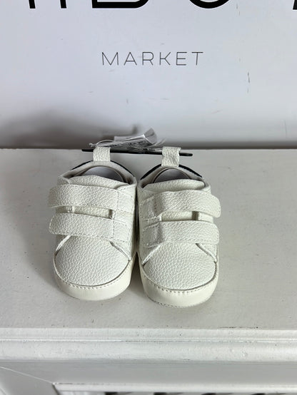 KIABI. Soft-soled Velcro shoe. Size 0-3