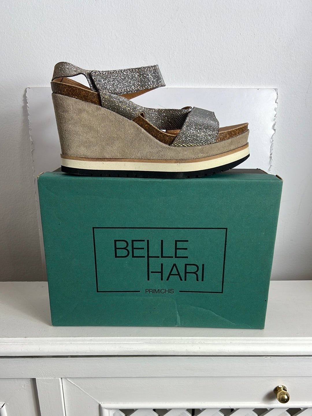 BELLE HARI. Cuñas tiras brillo T.40