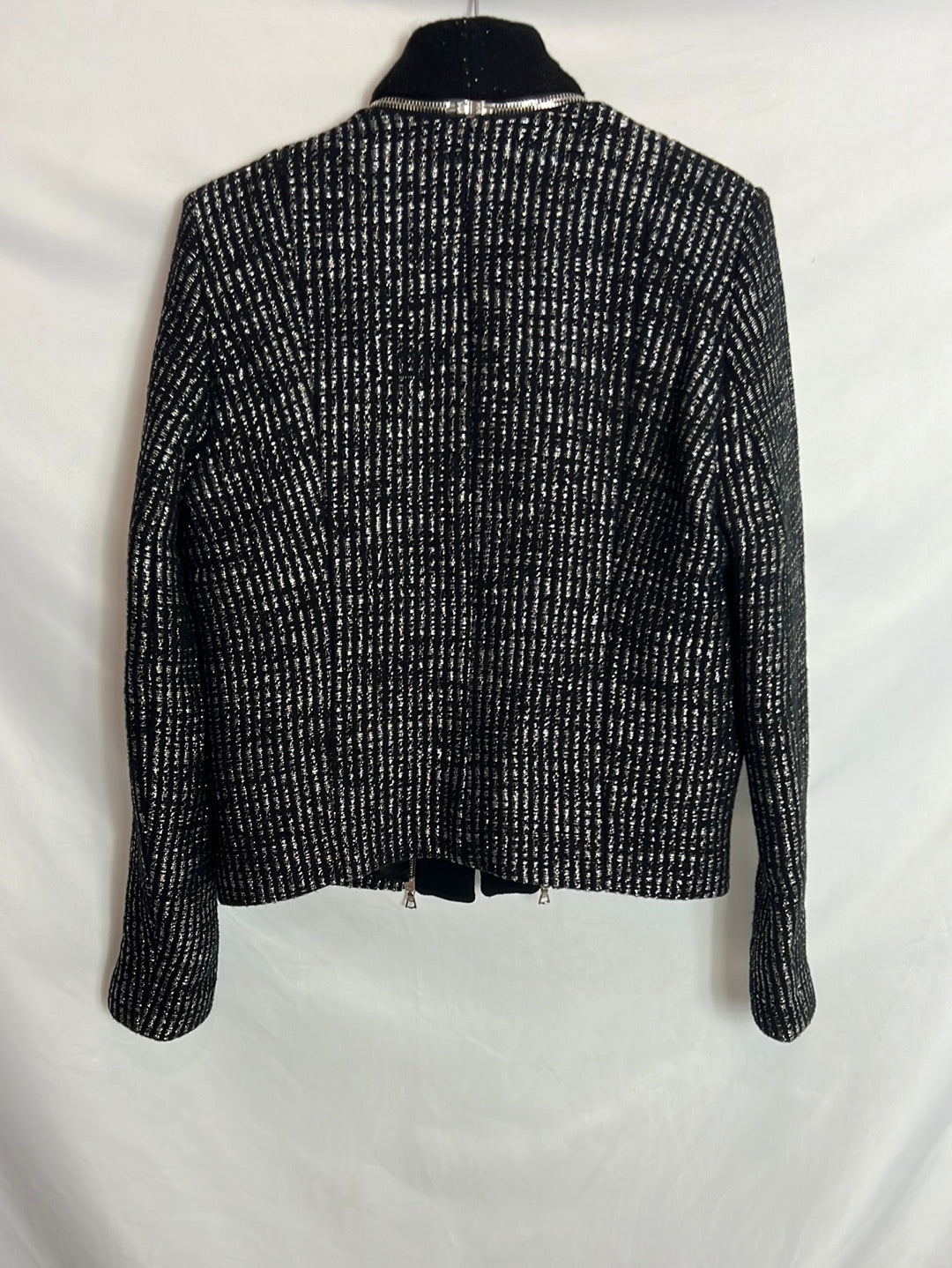 SANDRO. Chaqueta negra hilos plateados