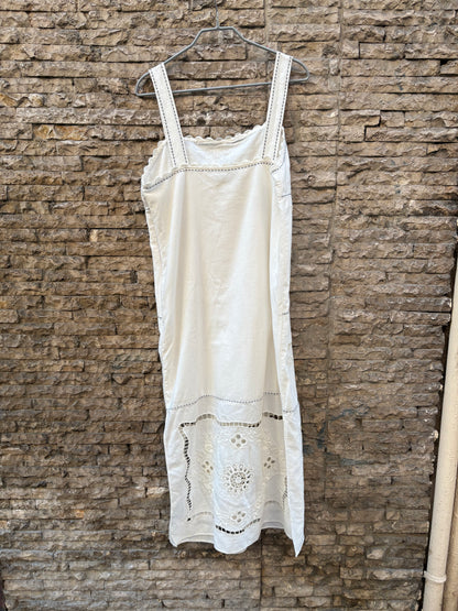 ZARA. Vestido largo bordados